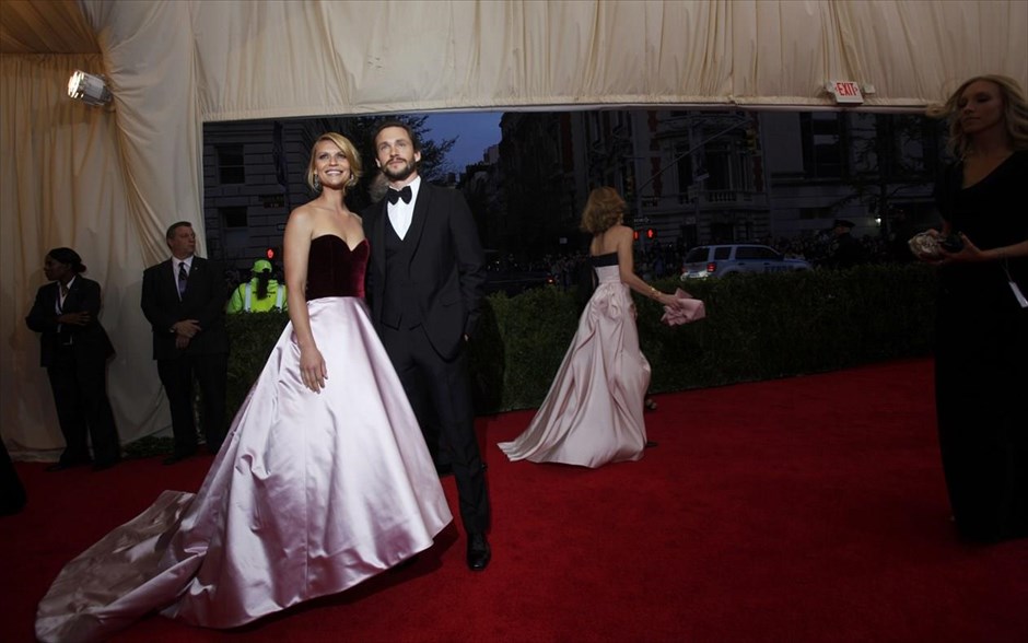 Λαμπερές παρουσίες στο Met Gala στη Νέα Υόρκη. Κλαιρ Ντέινς και Χιου Ντάνσι.