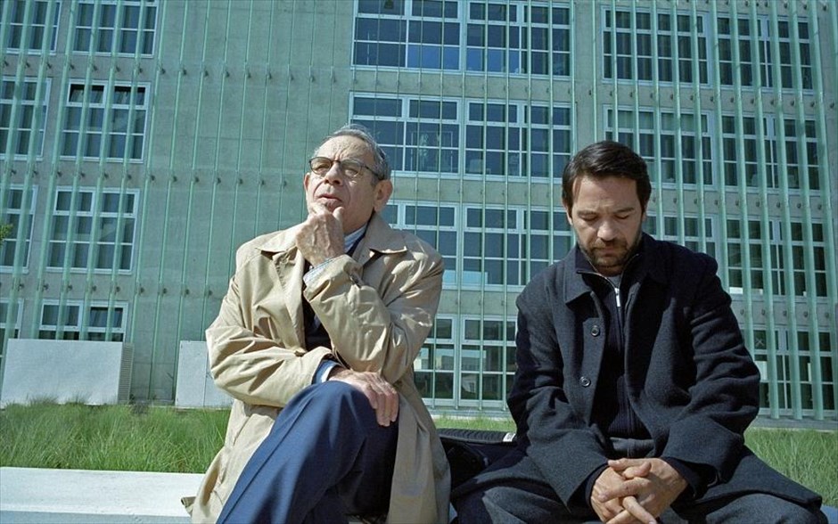 «Wild duck». Ξεκινώντας σαν πολιτικό θρίλερ και καταλήγοντας σε αισθηματικό δράμα, η πρώτη μεγάλου μήκους ταινία του Γιάννη Σακαρίδη, «Wild duck», επιχειρεί να μπει στα άδυτα των τηλεφωνικών υποκλοπών.