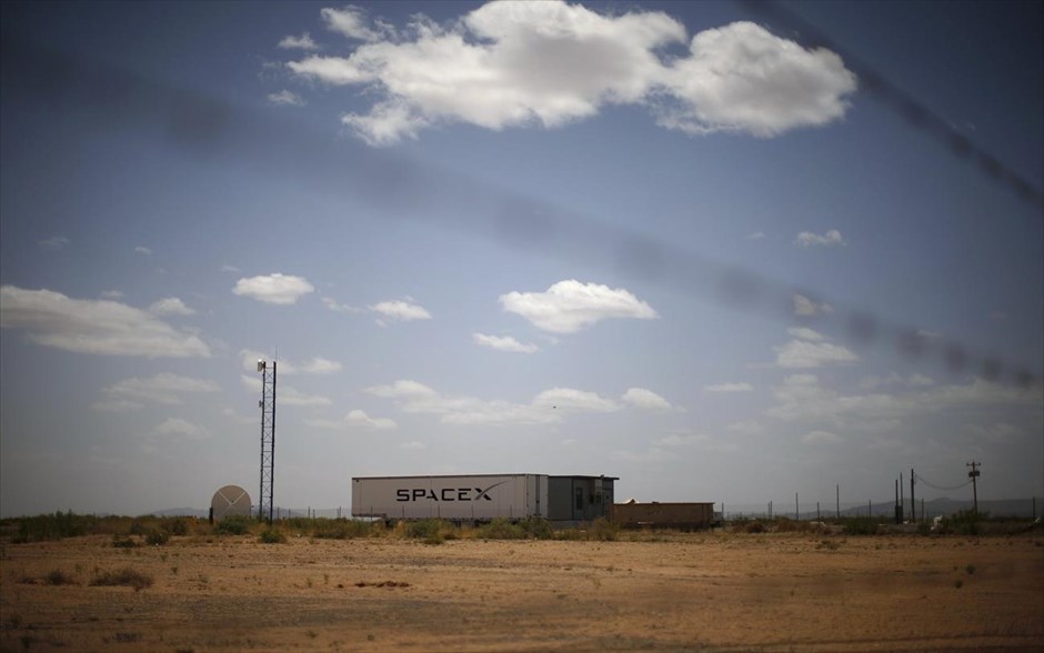 Spaceport America - Η πρώτη εμπορική διαστημική βάση. Κοντέινερ της Space X, στη διαστημική βάση Spaceport America, κοντά στην πόλη Truth or Consequences, στο Νέο Μεξικό.