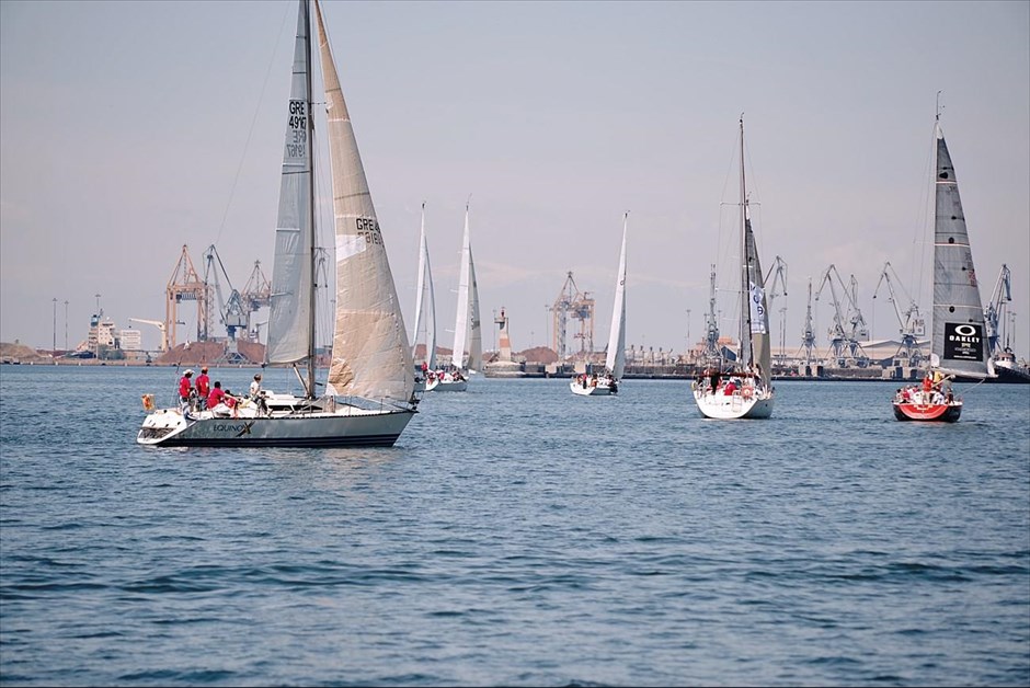 «Sail for Pink» στη Θεσσαλονίκη. Συμβολικός ιστιοπλοϊκός αγώνας («Sail for Pink») με σκοπό τη διάδοση του μηνύματος ότι «ο καρκίνος του μαστού μπορεί να νικηθεί αν διαγνωστεί έγκαιρα» πραγματοποιήθηκε σήμερα στον Θερμαϊκό. Τον αγώνα, καθώς και τις παράλληλες δράσεις ενημέρωσης στο χώρο του Λευκού Πύργου διοργάνωσαν ο Σύλλογος Γυναικών με Καρκίνο του Μαστού «Άλμα Ζωής» νομού Θεσσαλονίκης σε συνεργασία με ναυταθλητικούς ομίλους της πόλης και την Ευρωπαϊκή Πρωτεύουσα Νεολαίας «Thessaloniki 2014».