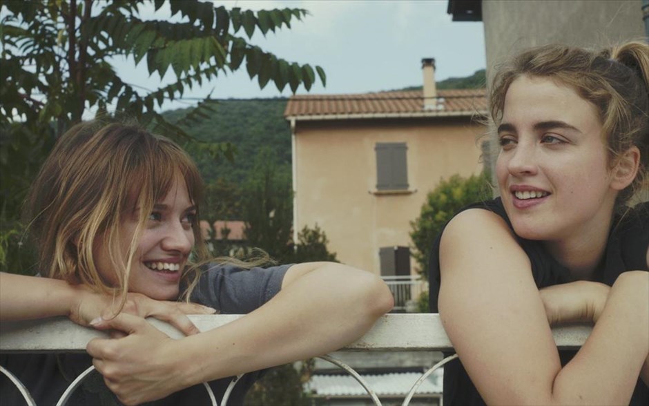 «Suzanne». Το γαλλικό δράμα της Κατέλ Κιγιεβερέ, «Suzanne», που αποτελεί τη δεύτερη μεγάλου μήκους ταινία της, μιλάει για την οικογενειακή «φωλιά», την επώδυνη ενηλικίωση, τη δύναμη του τυχαίου, την αγάπη και τις επιλογές που καθορίζουν τη ζωή μας για πάντα, μέσα από την ιστορία μιας κοπέλας, της οποίας η ζωή περιπλέκεται, όταν ερωτεύεται έναν μικροκακοποιό.