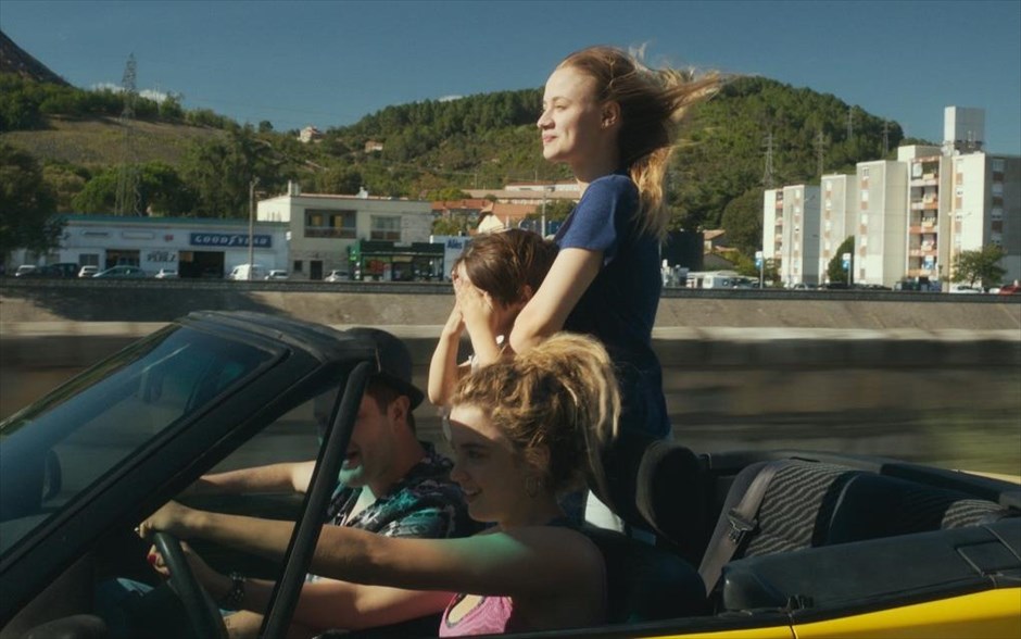 «Suzanne». Το γαλλικό δράμα της Κατέλ Κιγιεβερέ, «Suzanne», που αποτελεί τη δεύτερη μεγάλου μήκους ταινία της, μιλάει για την οικογενειακή «φωλιά», την επώδυνη ενηλικίωση, τη δύναμη του τυχαίου, την αγάπη και τις επιλογές που καθορίζουν τη ζωή μας για πάντα, μέσα από την ιστορία μιας κοπέλας, της οποίας η ζωή περιπλέκεται, όταν ερωτεύεται έναν μικροκακοποιό.