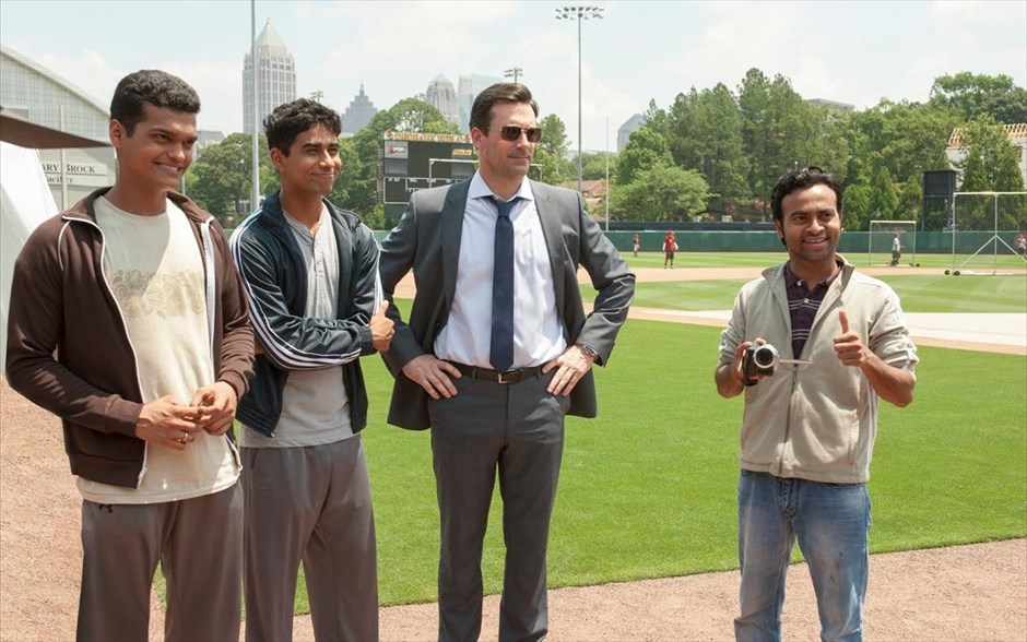 «Million dollar arm». Ένας αθλητικός παράγοντας σχεδιάζει μια ασυνήθιστη τακτική στρατολόγησης, για να πάρει στην ομάδα του ταλαντούχους παίκτες του κρίκετ από την Ασία, στην αθλητική ταινία του Κρεγκ Γκιλέσπι «Million dollar arm».