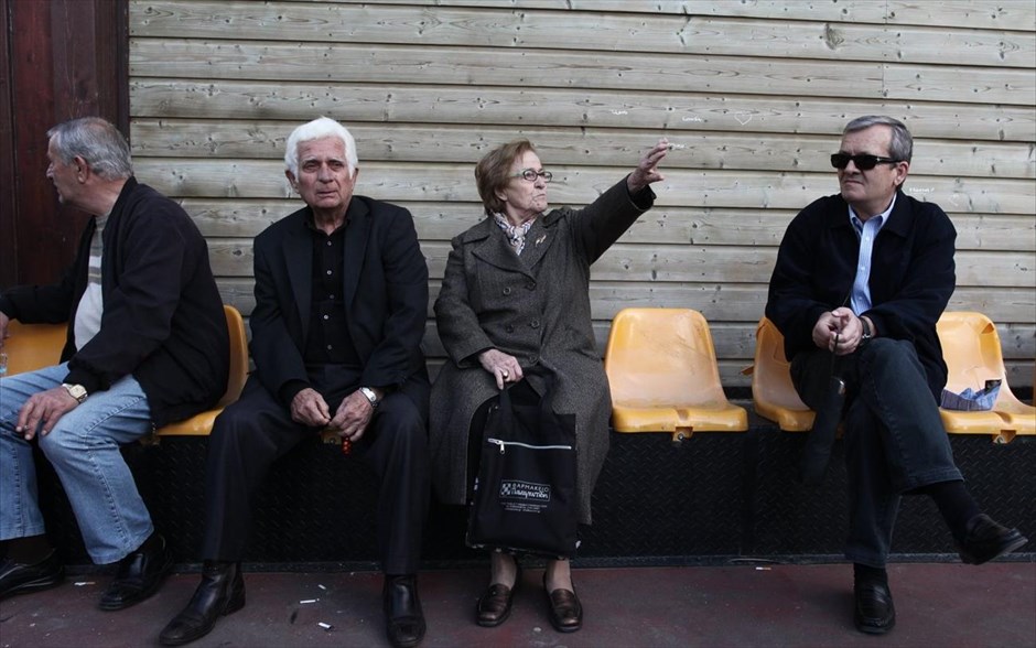Προεκλογική ατμόσφαιρα στην Πάτρα. Στιγμιότυπο από την προεκλογική συγκέντρωση του υποψήφιου περιφερειάρχη Δυτικής Ελλάδας, Ανδρέα Κατσανιώτη, στο κλειστό γήπεδο του Έσπερου στην Πάτρα, όπου παρευρέθηκε ο πρωθυπουργός Αντώνης Σαμαράς. «Υποφέραμε αλλά αποτρέψαμε τα χειρότερα» δήλωσε ο πρωθυπουργός από την Πάτρα τονίζοντας η χώρα βγαίνει από την κρίση κάτι που δεν έγινε ποτέ σε τόσο σύντομο χρονικό διάστημα.