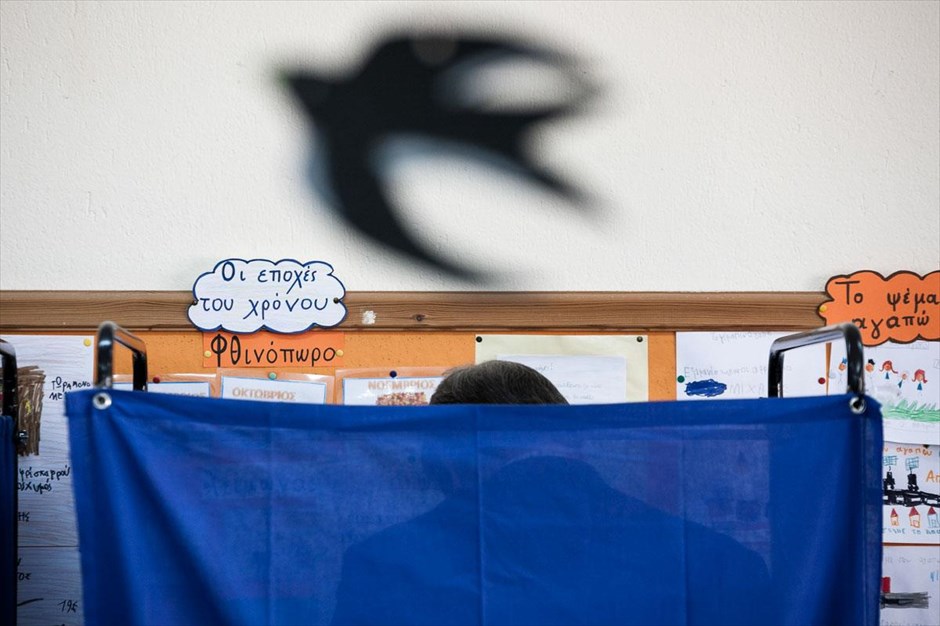 Στη Θεσσαλονίκη άσκησε το εκλογικό του δικαίωμα ο Ευ. Βενιζέλος. Ο πρόεδρος του ΠΑΣΟΚ, Ευάγγελος Βενιζέλος, ασκεί το εκλογικό του δικαίωμα στους Αμπελόκηπους Θεσσαλονίκης. Ημέρα αφιερωμένη στις τοπικές κοινωνίες και στην τοπική αυτοδιοίκηση, για να εκλέξουν τους καλύτερους δημάρχους και περιφερειάρχες, χαρακτήρισε τη σημερινή ο&nbsp; Ευάγγελος Βενιζέλος, μετά την άσκηση του εκλογικού του δικαιώματος.