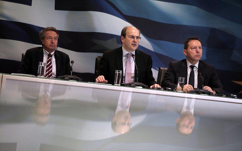 «Πράσινο φώς» για χρηματοδότηση ΜμΕ μέσω του Ελληνικού Επενδυτικού Ταμείου. Το χρονοδιάγραμμα και τους όρους λειτουργίας του υποταμείου χρηματοδότησης μικρομεσαίων επιχειρήσεων του Ελληνικού Επενδυτικού Ταμείου ανακοίνωσαν σήμερα, Τρίτη, ο υπουργός Οικονομικών Γιάννης Στουρνάρας, ο υπουργός Ανάπτυξης Κωστής Χατζηδάκης και ο Διευθύνων Σύμβουλος της Γερμανικής Επενδυτικής Τράπεζας KfW Ούλριχ Σρέντερ. Όπως έγινε γνωστό κατά τη διάρκεια της συνέντευξης Τύπου, από το Σεπτέμβριο θα μπορούν να λάβουν οι μικρομεσαίες επιχειρήσεις (ΜμΕ) δάνεια μέσω του IfG και οι συνολικές χρηματοδοτήσεις που θα δοθούν την επόμενη επταετία μπορούν να φθάσουν έως και σε 700 εκατ. ευρώ.
&nbsp;