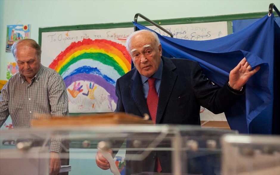 Κάρολος Παπούλιας. Την ευχή και την ελπίδα πως οι αυτοδιοικητικές εκλογές θα εκλέξουν εκείνους «που έχουν μεράκι να προσφέρουν», εξέφρασε ο Πρόεδρος της Δημοκρατίας, Κάρολος Παπούλιας, καθώς όπως είπε η αυτοδιοίκηση, είναι ένας τόπος προσφοράς, φαντασίας και δημιουργικότητας.