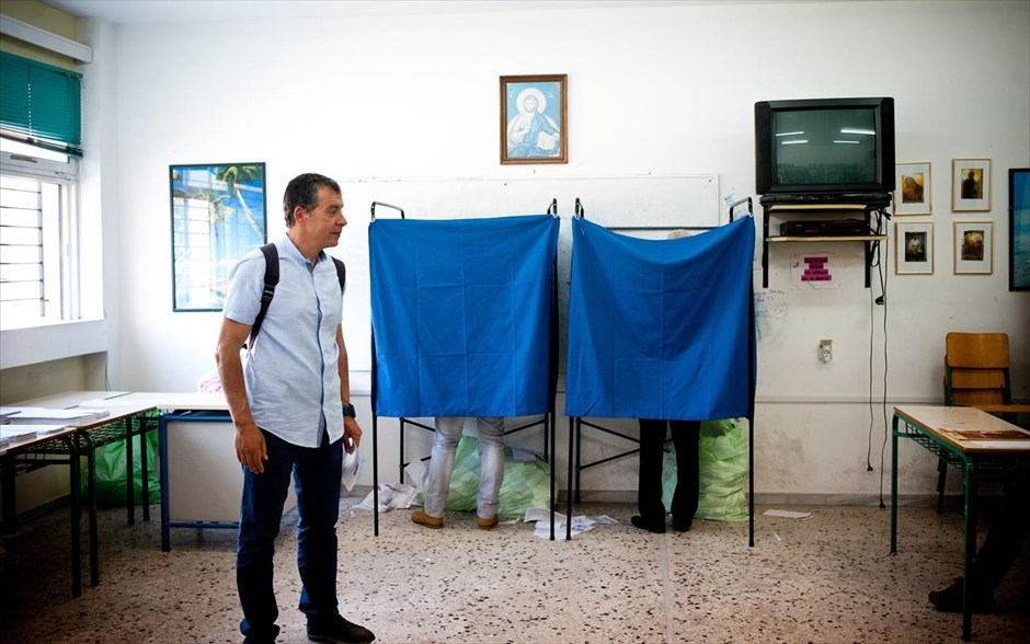 Σταύρος Θεοδωράκης. «Θέλουμε να τα αλλάξουμε όλα χωρίς να γκρεμίσουμε τη χώρα» τόνισε ο  πρόεδρος του Ποταμιού, Σταύρος Θεοδωράκης, απευθύνοντας έκκληση προς τους νέους να συμμετάσχουν στις εκλογές και να μην αφήσουν άλλους να αποφασίζουν γι