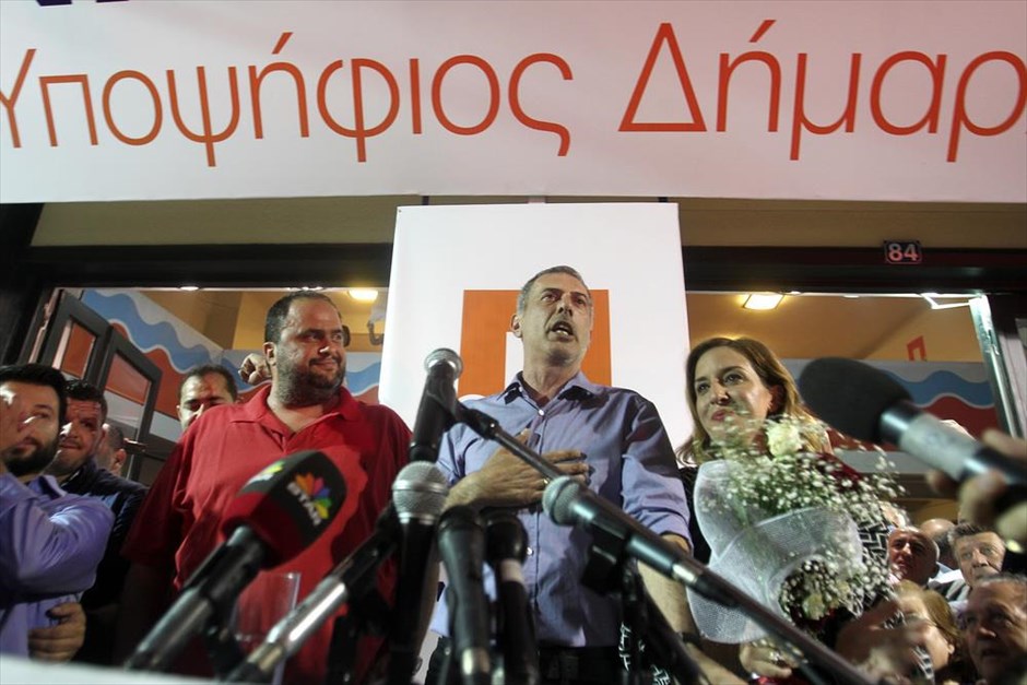 Επικράτησε ο Γιάννης Μώραλης στον Πειραιά. Έχουμε πολλή δουλειά και δύσκολο έργο, έχουμε όμως σχέδιο και αστείρευτες δυνάμεις και θα πετύχουμε, δήλωσε ο νεοεκλεγείς δήμαρχος του Πειραιά Γιάννης Μώραλης. Σήμερα ο πειραϊκός λαός νίκησε, ανέφερε από την πλευρά του και ο πρόεδρος της ΠΑΕ Ολυμπιακός Βαγγέλης Μαρινάκης, ο οποίος ήταν υποψήφιος με τον συνδυασμό του κ. Μώραλη.