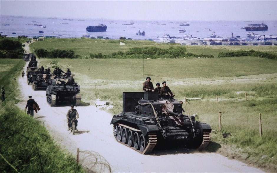 Οι μνήμες και το παρόν της απόβασης της Νορμανδίας. Βρετανοί στρατιώτες στην παραλία Gold Beach, Γαλλία, 6 Ιουνίου 1944.