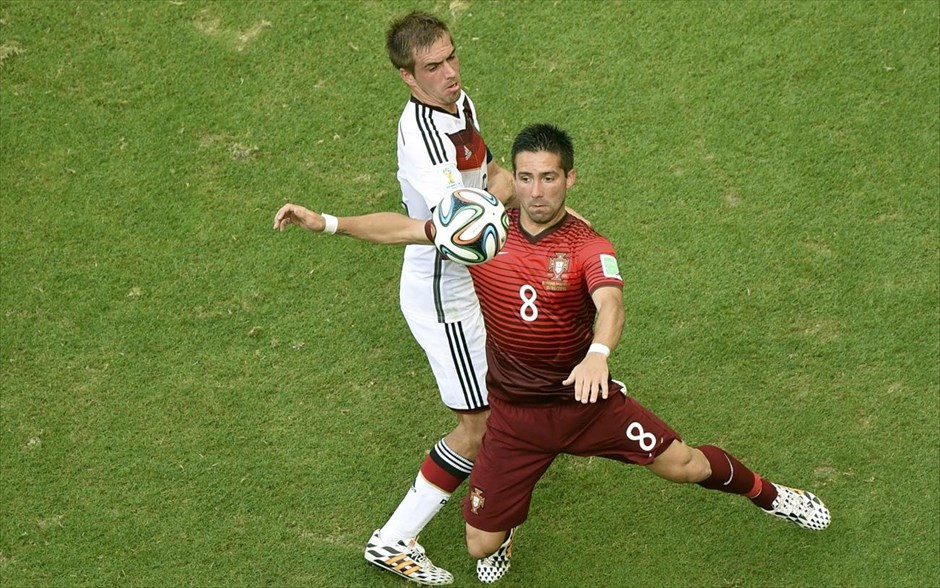 Γερμανία - Πορτογαλία. Λαμ και Μουτίνιο μάχονται για την κατοχή της μπάλας.