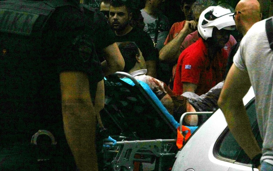 Η στιγμή της σύλληψης του Ν. Μαζιώτη στο Μοναστηράκι. Η στιγμή της σύλληψης του Ν. Μαζιώτη.