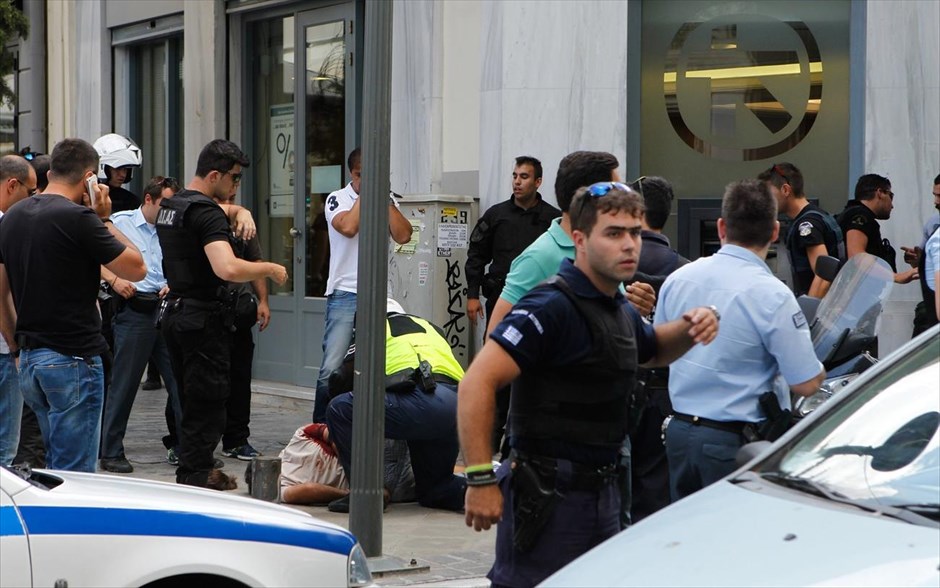Η στιγμή της σύλληψης του Ν. Μαζιώτη . Η στιγμή της σύλληψης του Ν. Μαζιώτη.