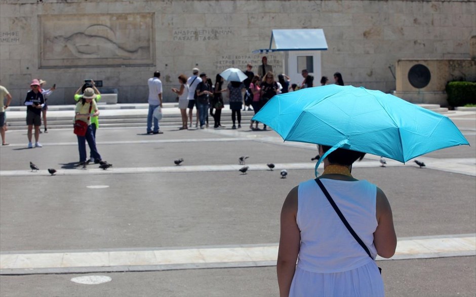 Υψηλές θερμοκρασίες στην Αθήνα . Υψηλές θερμοκρασίες στην Αθήνα τη&nbsp; Δευτέρα. Γενικά αίθριος θα είναι ο καιρός σήμερα στην Αττική, ενώ η θερμοκρασία θα κυμανθεί από 22 έως 36 βαθμούς Κελσίου. Οι άνεμοι θα πνέουν μεταβλητοί 2 με 3 και πρόσκαιρα τις μεσημβρινές και απογευματινές ώρες νοτιοανατολικοί 4 μποφόρ.