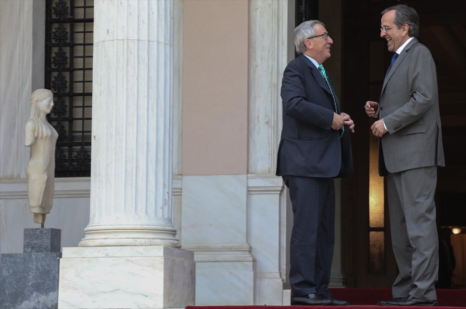 Επίσημη επίσκεψη Γιούνκερ στην Αθήνα . Συνάντηση στο Μέγαρο Μαξίμου είχαν ο Έλληνας πρωθυπουργός Ά.Σαμαράς και ο νέος πρόεδρος της Κομισιόν Ζαν Κλοντ Γιούνκερ μέσα σε πολύ θερμό κλίμα. Σε κοινή συνέντευξη τύπου που παραχώρησαν μετά την ολοκλήρωση της συνάντησης, ο πρόεδρος της Κομισιόν Ζαν Κλοντ Γιούνκερ αναφέρθηκε στη «μεγάλη μάχη» που έδωσε για να καταφέρει να αντιταχθεί σε όσους ήθελαν να απομακρύνουν την Ελλάδα από το ευρώ, ενώ μίλησε με ιδιαίτερα εγκωμιαστικά λόγια για τις έως τώρα ενέργειες της Ελλάδας στον δρόμο για την έξοδο από την κρίση, κάνοντας λόγο «εντυπωσιακή συλλογική προσπάθεια» την οποία θαυμάζει όλη η Ευρώπη.