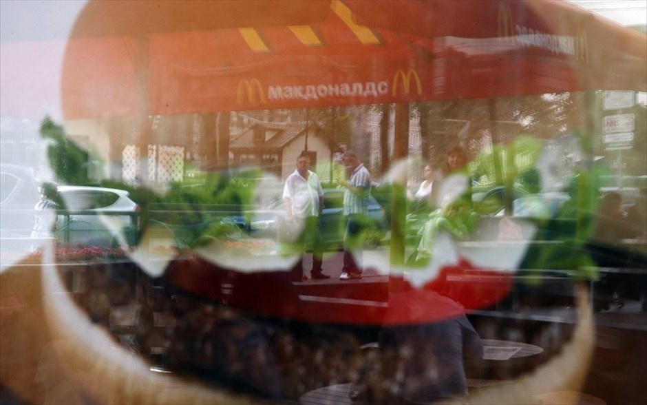 Eλεγχοι στα εστιατόρια McDonald’s της Ρωσίας. Η ρωσική υπηρεσία ελέγχου της ασφάλειας των τροφίμων Rospotrebnadzor διεξάγει απρογραμμάτιστους ελέγχους σε εστιατόρια McDolnald