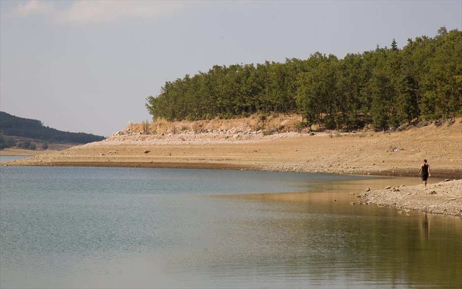 Δραματική η μείωση της στάθμης νερού στη Λίμνη Πλαστήρα. 