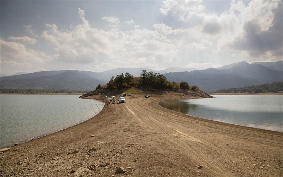 Δραματική η μείωση της στάθμης νερού στη Λίμνη Πλαστήρα. 