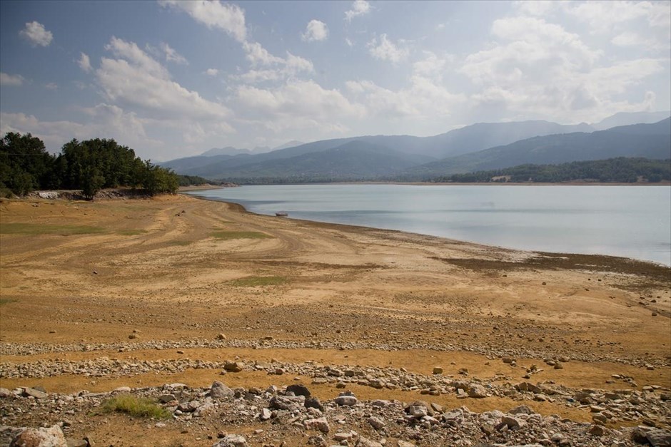 Δραματική η μείωση της στάθμης νερού στη Λίμνη Πλαστήρα. 