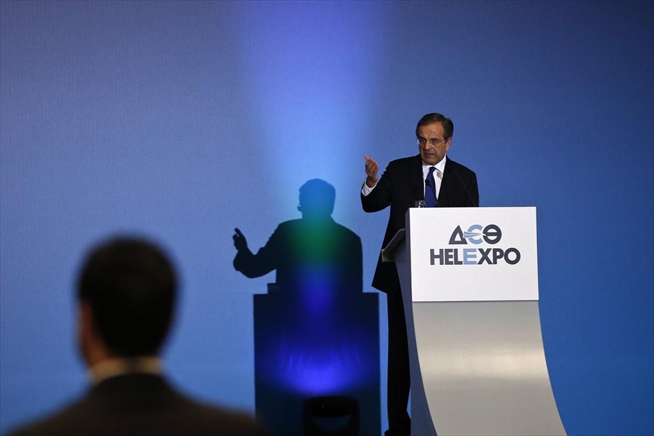 79η ΔΕΘ - Σαμαράς. Σε ό,τι αφορά το χρέος, ο κ. Σαμαράς μιλώντας στο συνεδριακό κέντρο «Ι. Βελλίδης», είπε ότι η Ελλάδα θα πάρει τους επόμενους μήνες επίσημη πιστοποίηση ότι το χρέος είναι βιώσιμο. «Παρά το γεγονός ότι παραμένει σε υψηλά επίπεδα, το χρέος έχει αρχίσει να μειώνεται οριακά σε απόλυτο αριθμό και αυτή η μείωση θα φανεί το επόμενο διάστημα και σε επίπεδο ποσοστού του ΑΕΠ», σημείωσε.