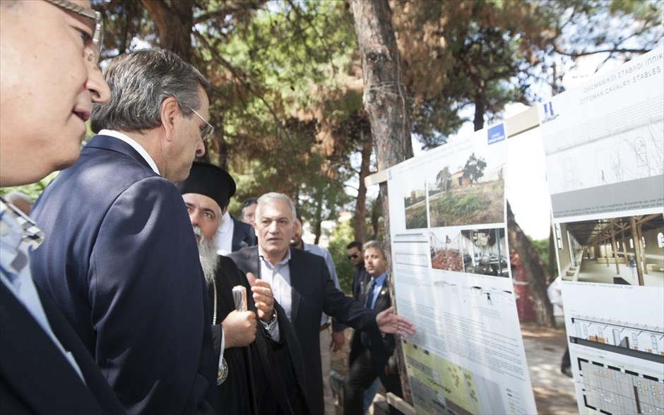 Σαμαράς - Στρατόπεδο Παύλου Μελά. Το πρώην στρατόπεδο «Παύλου Μελά», το οποίο ύστερα από διεκδίκηση πολλών χρόνων αποδίδεται στην τοπική κοινωνία για να αξιοποιηθεί ως ελεύθερος χώρος, επισκέφθηκε αμέσως μετά την επίσκεψη του στη ΔΕΘ, ο πρωθυπουργός Αντώνης Σαμαράς.&nbsp;
&nbsp;