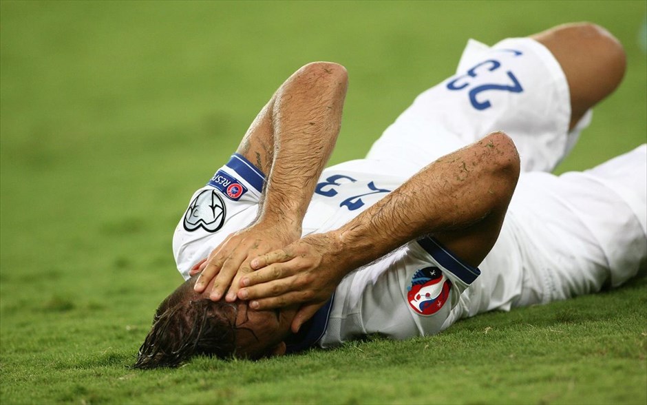 Euro 2016: Ελλάδα - Ρουμανία. Απογοητευμένος ο Παναγιώτης Ταχτσίδης μετά τη λήξη του αγώνα.