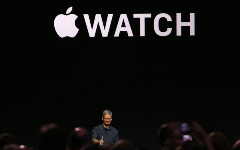 Η παρουσίαση του νέου iPhone 6. O διευθύνων σύμβουλος της Apple, Tim Cook παρουσιάζει το Apple - Watch.