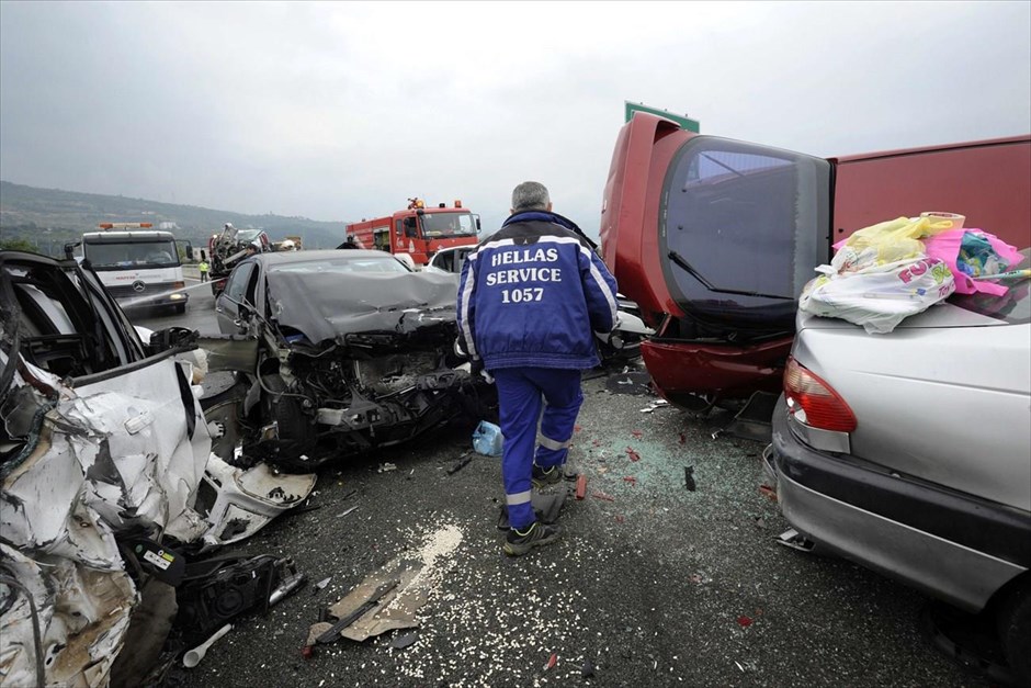 Τέσσερις νεκροί από καραμπόλα στην Εγνατία. 