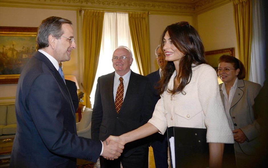 Αλαμουντίν - Σαμαράς . Η Αμάλ Αλαμουντίν και οι Νόρμαν Πάλμερ και Τζέφρι Ρόμπερτσον, στη συνάντηση με τον πρωθυπουργό Αντώνη Σαμαρά.