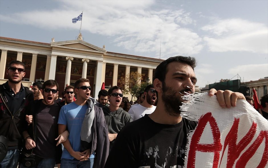 Ένταση στα Προπύλαια. 