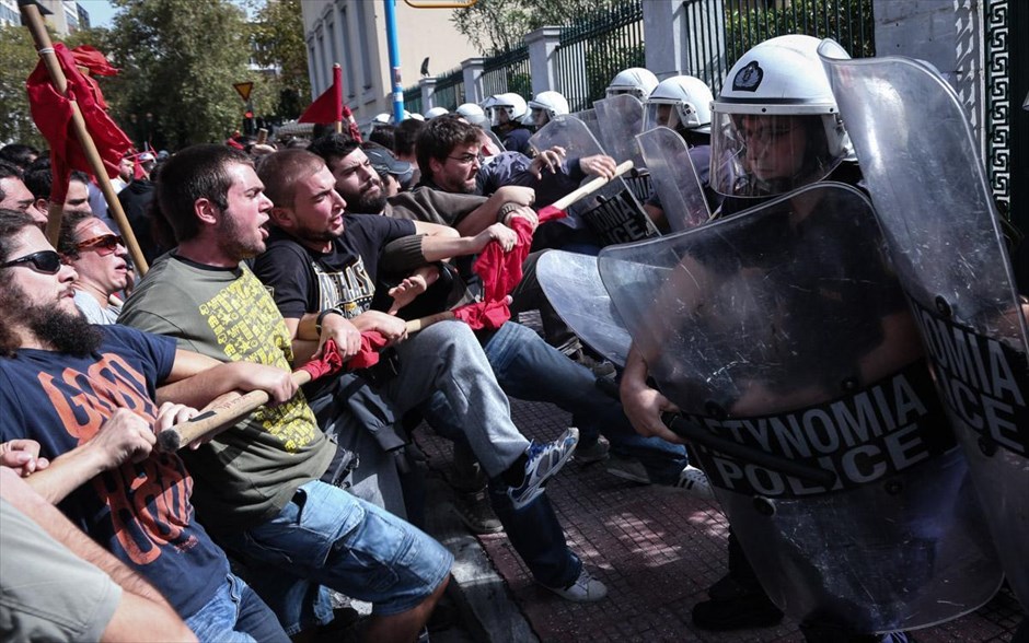 Ένταση στα Προπύλαια. 