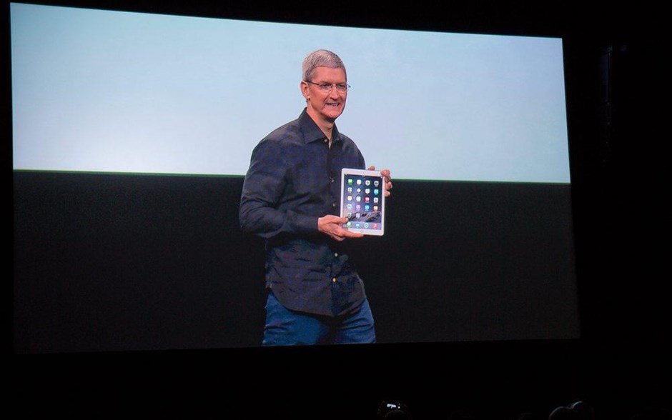Παρουσίαση iPad Air 2 tablet. O CEO της Apple Τιμ Κουκ παρουσιάζει το νέο iPad Air 2 tablet.