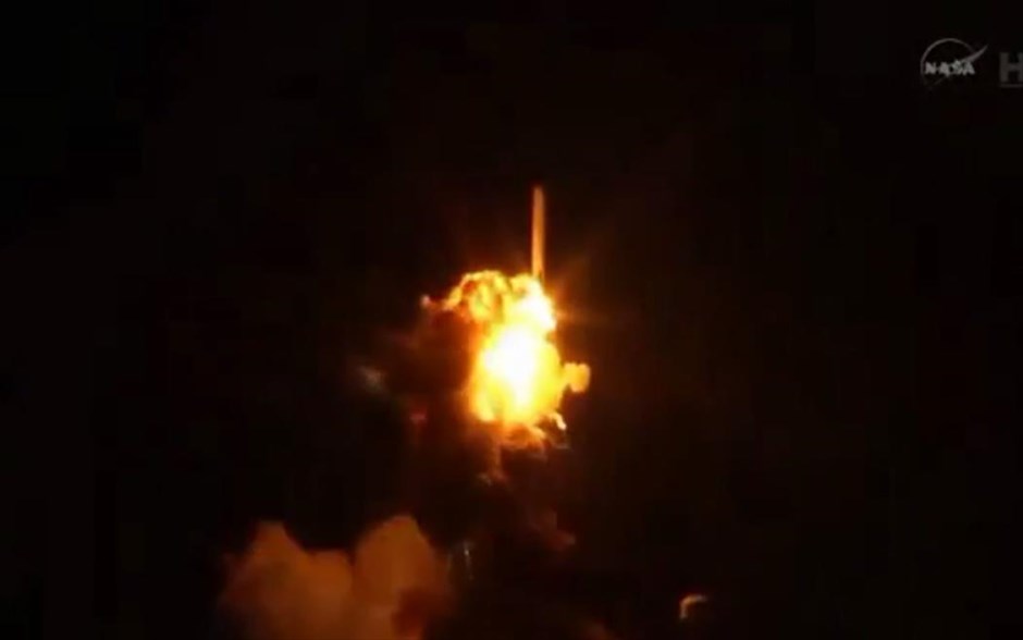 NASA - Έκρηξη μη επανδρωμένου διαστημικού σκάφους. Έκρηξη στους κινητήρες του μη επανδρωμένου διαστημικού σκάφους Cygnus, ελάχιστα μόλις δευτερόλεπτα μετά την απογείωσή του.