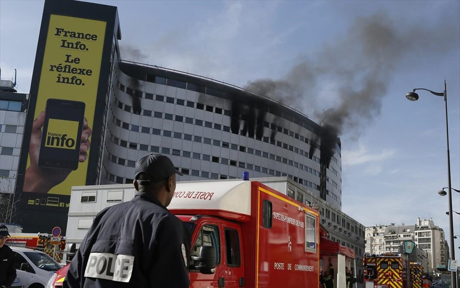 Πυρκαγιά στα κεντρικά της δημόσιας γαλλικής ραδιοφωνίας στο Παρίσι. Πυρκαγιά ξέσπασε την Παρασκευή το μεσημέρι στις κεντρικές εγκαταστάσεις της δημόσιας γαλλικής ραδιοφωνίας Radio France στο Παρίσι. Oι γαλλικές αρχές εκκένωσαν το κτήριο από τους εργαζόμενους. Η μετάδοση του προγράμματος του δικτύου France Inter διεκόπηκε, ενώ οι αστυνομικές και πυροσβεστικές δυνάμεις απέκλεισαν την γύρω περιοχή.