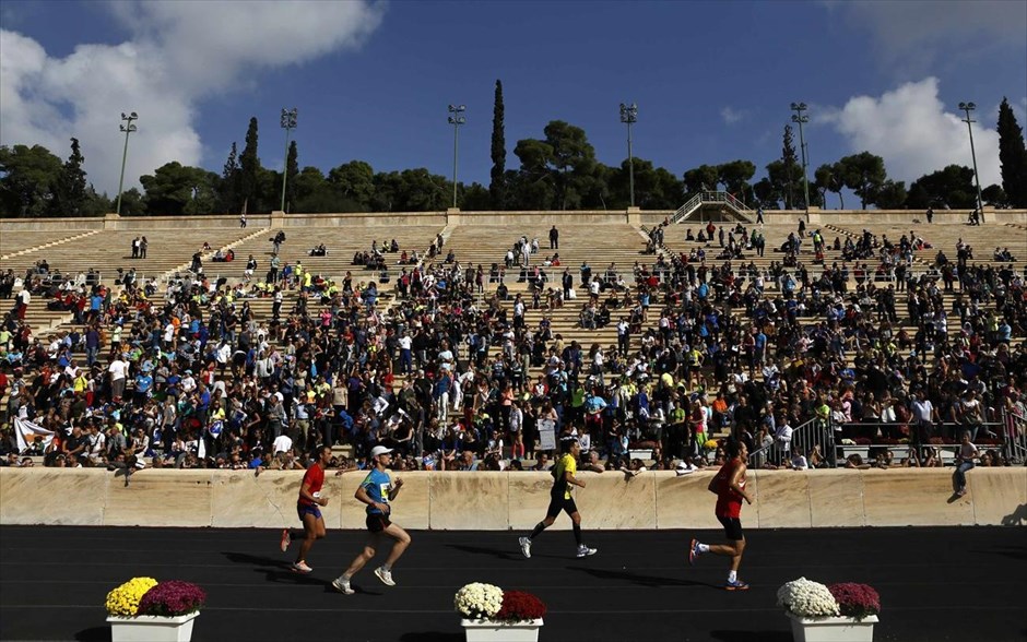 32ος Μαραθώνιος Αθήνας. Στιγμιτυπο από τον 32ο Κλασσικό Μαραθώνιο της Αθηνας στο Παναθηναϊκό Στάδιο.