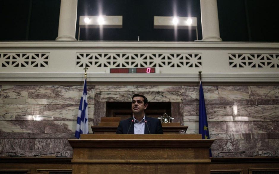 Συνεδρίαση της Κοινοβουλευτικής Ομάδας του ΣΥΡΙΖΑ. Ο πρόεδρος της ΚΟ του ΣΥΡΙΖΑ, Αλέξης Τσίπρας μιλάει στη συνεδρίαση της Κοινοβουλευτικής Ομάδας του ΣΥΡΙΖΑ, στη Βουλή. Δριμεία επίθεση στην κυβέρνηση εξαπέλυσε ο Αλέξης Τσίπρας, υποστηρίζοντας πως δεν έχει ούτε λαϊκή αποδοχή, ούτε διάθεση αντίστασης και διαπραγμάτευσης και ζητώντας «εκλογές λύτρωσης και αλλαγής». Από το βήμα της Κοινοβουλευτικής Ομάδας του κόμματος, και αναφερόμενος στην ακολουθούμενη πολιτική, έκανε λόγο για κατήφορο, «που καταλήγει από κάθε άποψη στον Μεσαίωνα» και κατηγόρησε την κυβέρνηση για «υποχωρήσεις στα εγχώρια κέντρα και τη γερμανική ηγεσία, τις οποίες ονομάζουν διαπραγμάτευση».