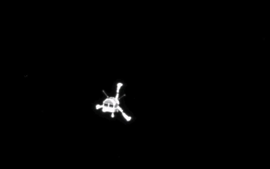 Philae - Φίλα - Αποκόλληση. Η φωτογραφία τραβήχτηκε από την κάμερα OSIRIS του διαστημικού σκάφους Rosetta και απεικονίζει τον Philae μετά τον διαχωρισμό.
