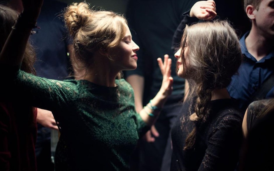  «Δυο ανάσες». Στη δεύτερή της ταινία, «Δυο ανάσες», η Μελανί Λοράν μεταφέρει στη μεγάλη οθόνη το ομώνυμο νεανικό μυθιστόρημα της Αν - Σοφί Μπρασμ, δημιουργώντας ένα γαλλικό ψυχολογικό δράμα.