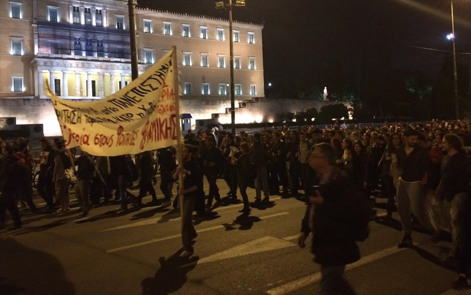 Φοιτητές - πορεία διαμαρτυρίας για τον αποκλεισμό της Νομικής Σχολής Αθηνών. Στη Βουλή κατευθύνθηκε η πορεία.
