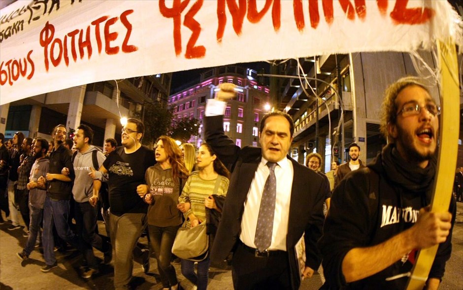 Φοιτητές - πορεία διαμαρτυρίας για τον αποκλεισμό της Νομικής Σχολής Αθηνών. 