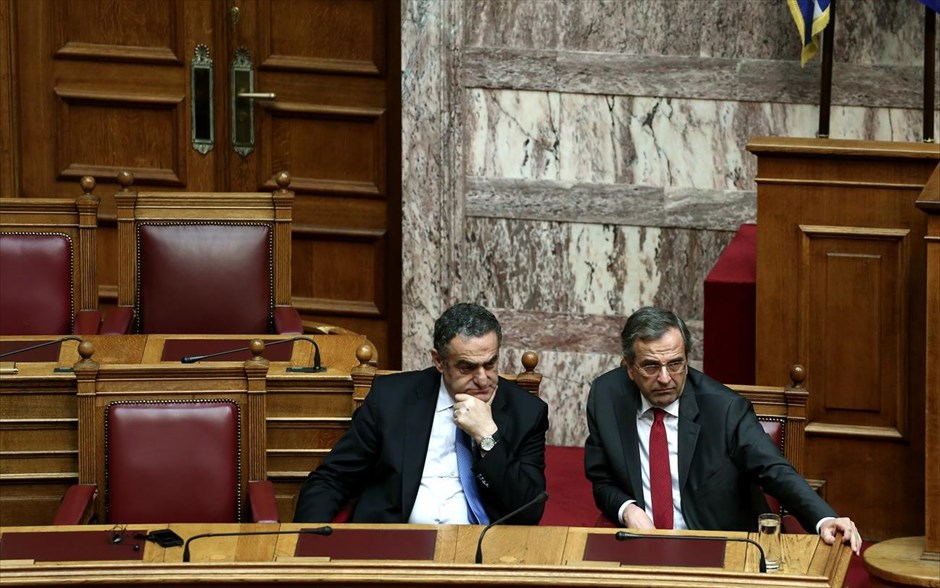 Βουλή: Εγκρίθηκαν οι τροπολογίες για την εξαίρεση του ΕΝΦΙΑ και τα «κόκκινα» δάνεια. Στιγμιότυπο από την ψηφοφορία στη Βουλή για τις τροπολογίες για την εξαίρεση του ΕΝΦΙΑ και τα «κόκκινα» δάνεια. Στη φωτογραφία ο πρωθυπουργός Αντώνης Σαμαράς και ο υπουργός Δικαιοσύνης Χαράλαμπος Αθανασίου. Με μία παραίτηση από το βουλευτικό αξίωμα και δύο διαρροές εγκρίθηκαν στην Ολομέλεια της Βουλής η τροπολογία που αφορά την εξαίρεση του ΕΝΦΙΑ και του φόρου εισοδήματος από την ρύθμιση των 100 δόσεων για οφειλές προς το Δημόσιο και η τροπολογία για τα «κόκκινα» δάνεια. Η παραίτηση από το βουλευτικό αξίωμα ήταν του βουλευτή της Ν.Δ. Ανδρέα Ψυχάρη, ενώ οι διαφοροποιήσεις προήλθαν από τους βουλευτές του ΠΑΣΟΚ Απόστολο Κακλαμάνη και Μιχάλη Κασσή που ψήφισαν «παρών» στην τροπολογία για τις 100 δόσεις.