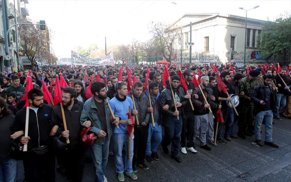 Πολυτεχνείο - Επέτειος Πολυτεχνείου - Πορεία. Φοιτητές ξεκινάνε την πορεία για την 41η επέτειο της εξέγερσης του Πολυτεχνείου το 1973 στην Αθήνα.