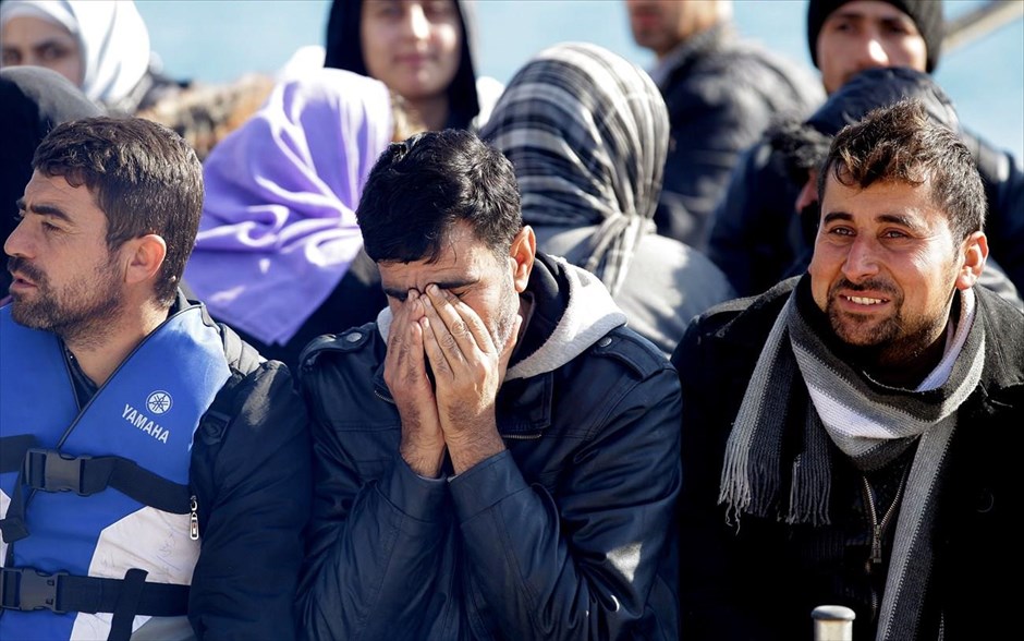 Στην Ιεράπετρα το πλοίο με τους 700 παράτυπους μετανάστες . Μετανάστες που επέβαιναν στο φορτηγό πλοίο «Baris», στο λιμάνι της Ιεράπετρας.