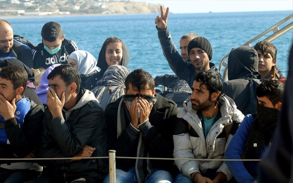 Στην Ιεράπετρα το πλοίο με τους 700 παράτυπους μετανάστες . 