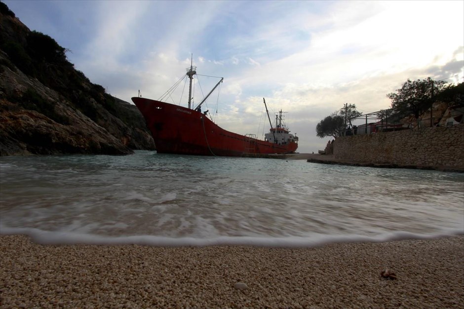 Ζάκυνθος: Προσάραξη τούρκικου πλοίου με λαθραία τσιγάρα. Ακυβέρνητο προσάραξε στην παραλία Πόρτο Βρώμη, το τουρκικό πλοίο 
