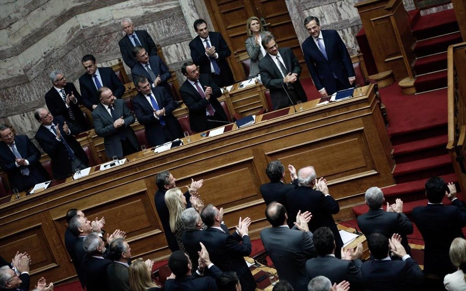 Υπερψηφίστηκε ο Προϋπολογισμός του 2015. Με μια ψήφο περισσότερη από την κοινοβουλευτική πλειοψηφία εγκρίθηκε ο Προϋπολογισμός. Στην ονομαστική ψηφοφορία συμμετείχαν 290 βουλευτές (απουσίασαν ο βουλευτής του ΠΑΣΟΚ Αχμέτ Χατζή Οσμάν, η ανεξάρτητη Χρυσούλα Γιαταγάνα και οι οκτώ προφυλακισμένοι βουλευτές που έχουν εκλεγεί με την Χρυσή Αυγή). Τον Προϋπολογισμό τον ψήφισαν Ν.Δ. και ΠΑΣΟΚ όπως και η ανεξάρτητη βουλευτής Κατερίνα Μάρκου.