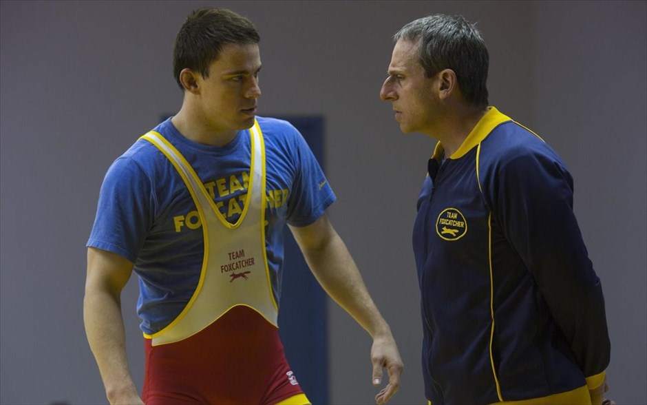  «Foxcatcher». Ο Μπένετ Μίλερ διερευνά για μια ακόμη φορά μεγάλα κοινωνικά ζητήματα μέσα από πορτρέτα αληθινών ανθρώπων, εστιάζοντας στη διαφθορά που συνοδεύει τη δύναμη και τον πλούτο στο «Foxcatcher».