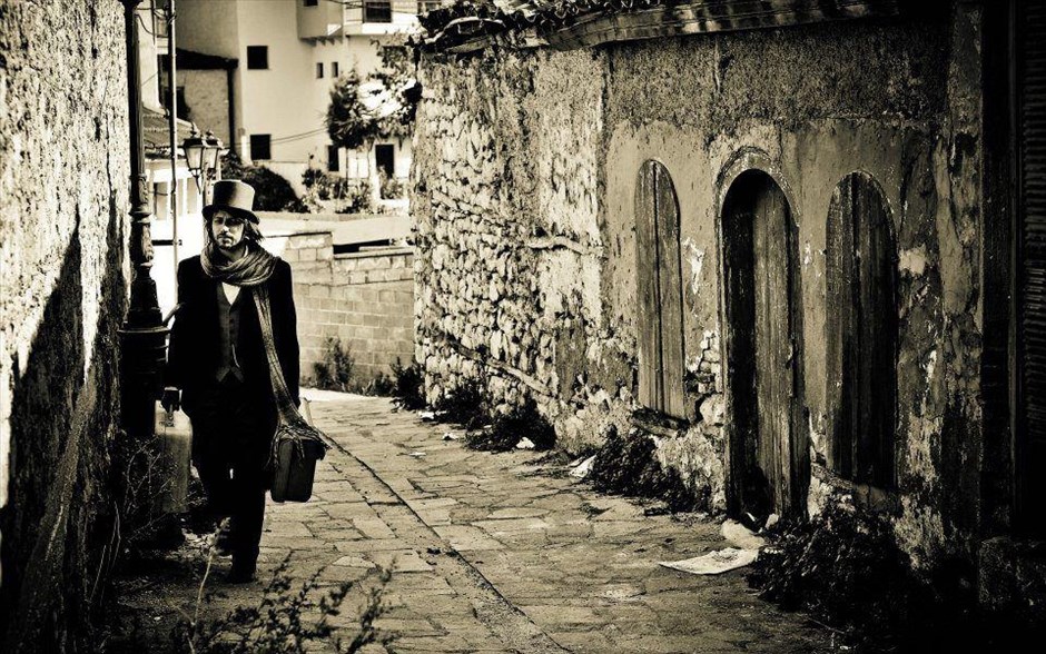  «Ο χειμώνας». «Ο χειμώνας»: Έχοντας στο ενεργητικό του πολλές διεθνείς συνεργασίες με το δικό του στούντιο παραγωγής ειδικών εφέ, ο σκηνοθέτης και σεναριογράφος Κωνσταντίνος Κουτσολιώτας, ο οποίος ζει στο Λονδίνο, επέστρεψε στον τόπο καταγωγής του, για να γυρίσει ένα σύγχρονο ατμοσφαιρικό θρίλερ φαντασίας, σε ένα ελληνικό ορεινό χωριό.