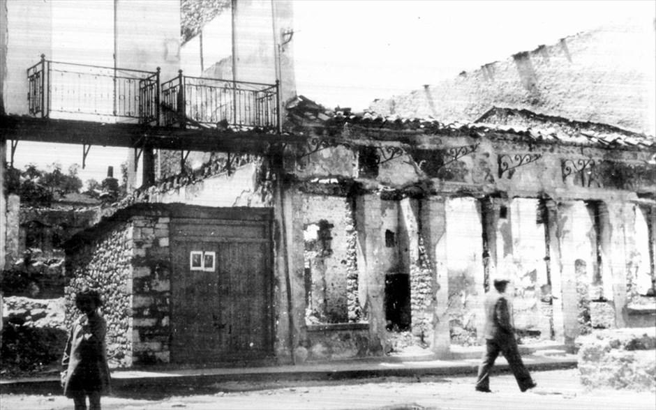  «Καλάβρυτα - άνθρωποι και σκιές». «Καλάβρυτα - άνθρωποι και σκιές»: Το ιστορικό ντοκιμαντέρ του Ηλία Γιαννακάκη είναι ένα συλλογικό πορτρέτο όσων επέζησαν από τα γεγονότα του Δεκεμβρίου του 1943, στα Καλάβρυτα, όπου όλος ο ανδρικός πληθυσμός άνω των 14 ετών εκτελέστηκε από τους Γερμανούς.