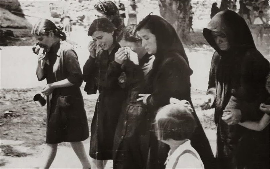  «Καλάβρυτα - άνθρωποι και σκιές». «Καλάβρυτα - άνθρωποι και σκιές»: Το ιστορικό ντοκιμαντέρ του Ηλία Γιαννακάκη είναι ένα συλλογικό πορτρέτο όσων επέζησαν από τα γεγονότα του Δεκεμβρίου του 1943, στα Καλάβρυτα, όπου όλος ο ανδρικός πληθυσμός άνω των 14 ετών εκτελέστηκε από τους Γερμανούς.